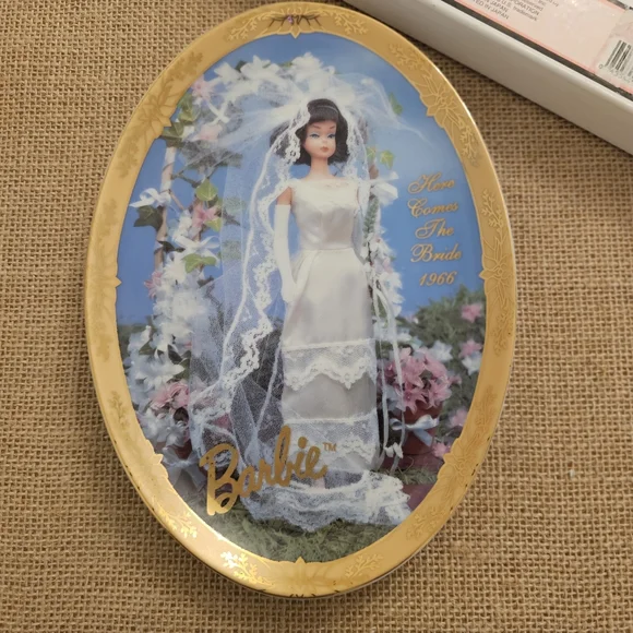 NIB Barbie with Love 1966 Collector's Plate Here Comes the Bride by Enesco - Picture 7 of 13